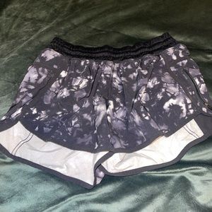 patterned black lululemon shorts